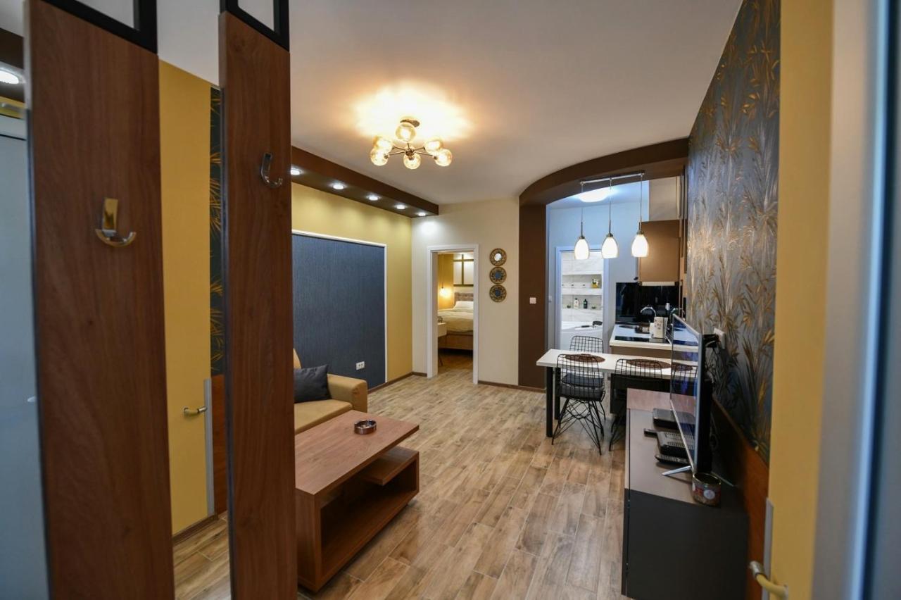 Dolar Apartment *